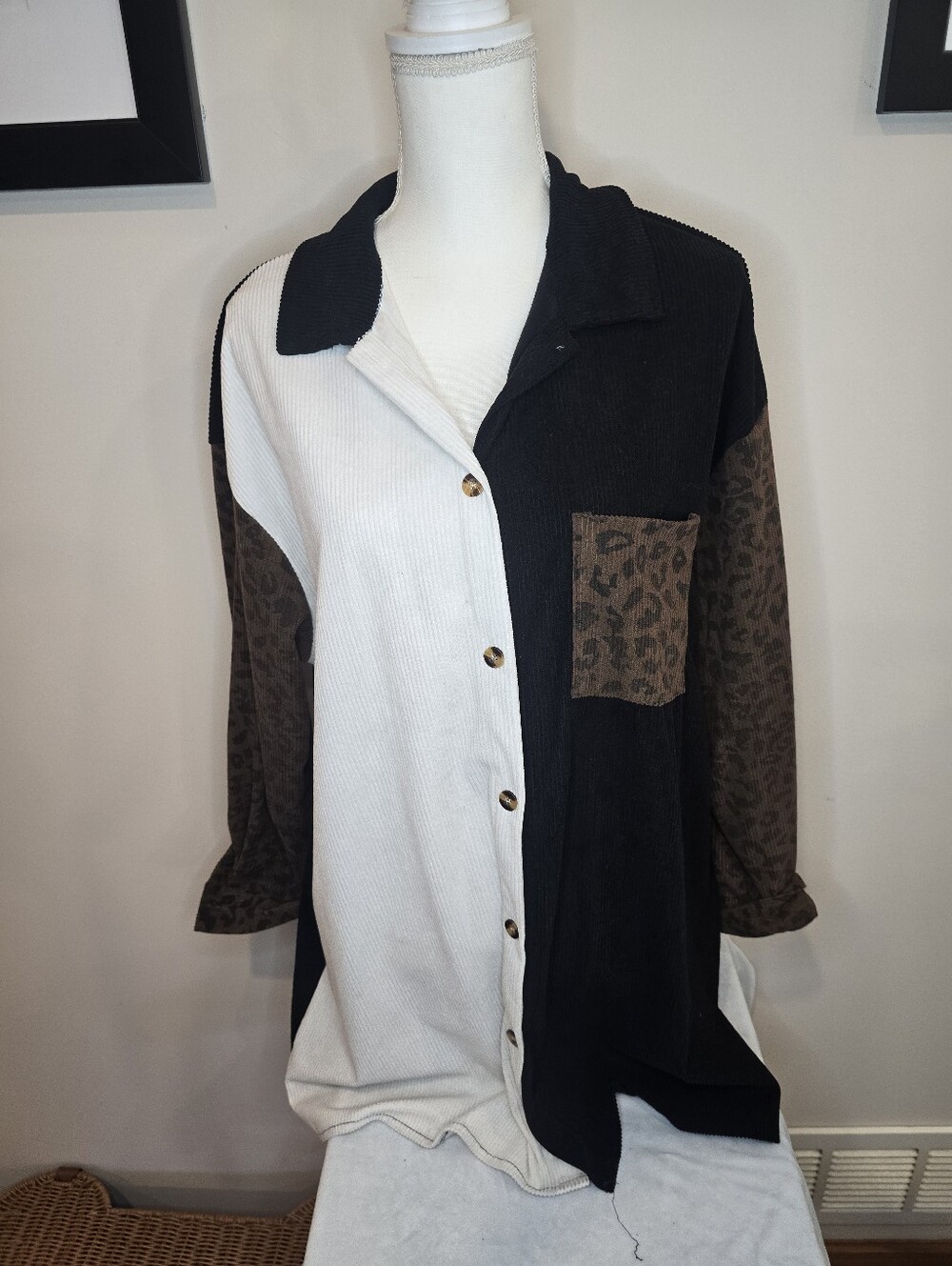 Women’s Colorblock Leopard Print Button Down Top XL